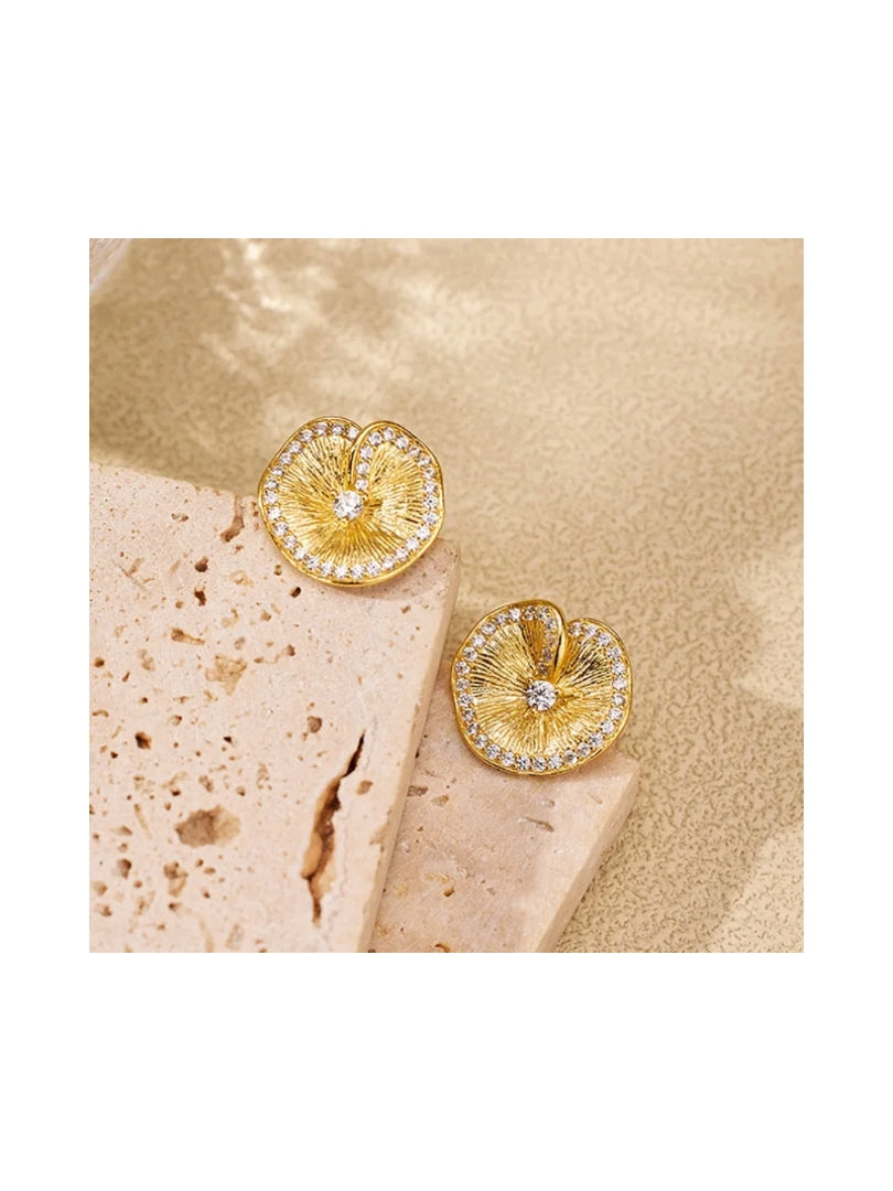 DayHan Yeonip stud earring