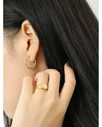 DayHan Dol hoop earring